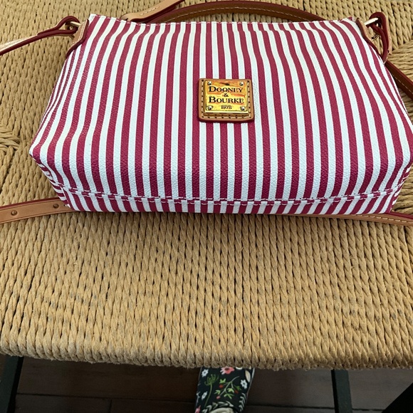 Dooney and bourke fushia/white stripe crossbody/pouchette - Picture 2 of 2